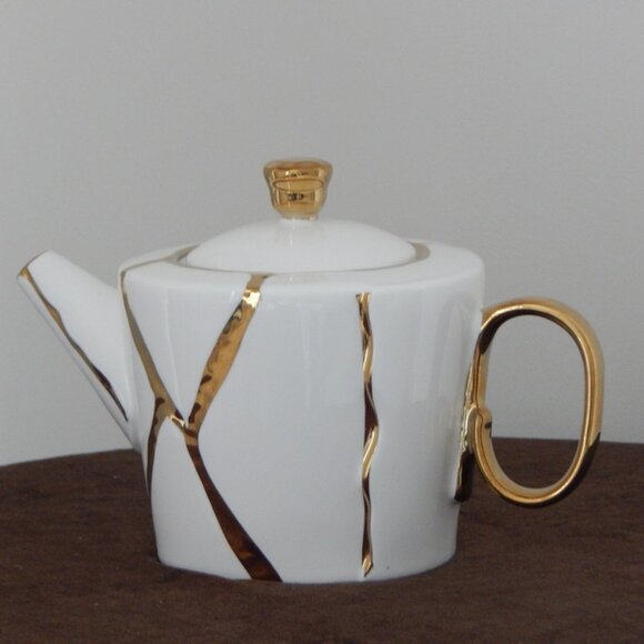 Piccole Ore Porcelain Teapot w/ Lid White Gold Trims New - Picture 1 of 11